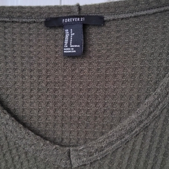 ‼️3/$20 Forever 21 Green Waffle Hooded Long Sleeve - Picture 4 of 5